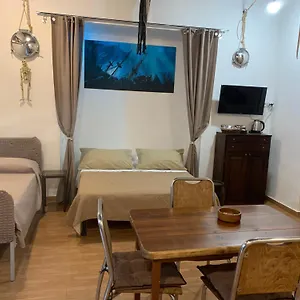 https://la-tana-dei-pirati.hotels-amalfi.com